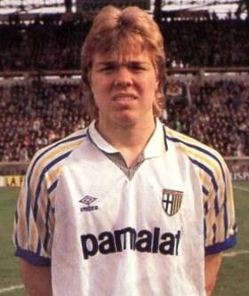 Tomas Brolin i Parmas tröja