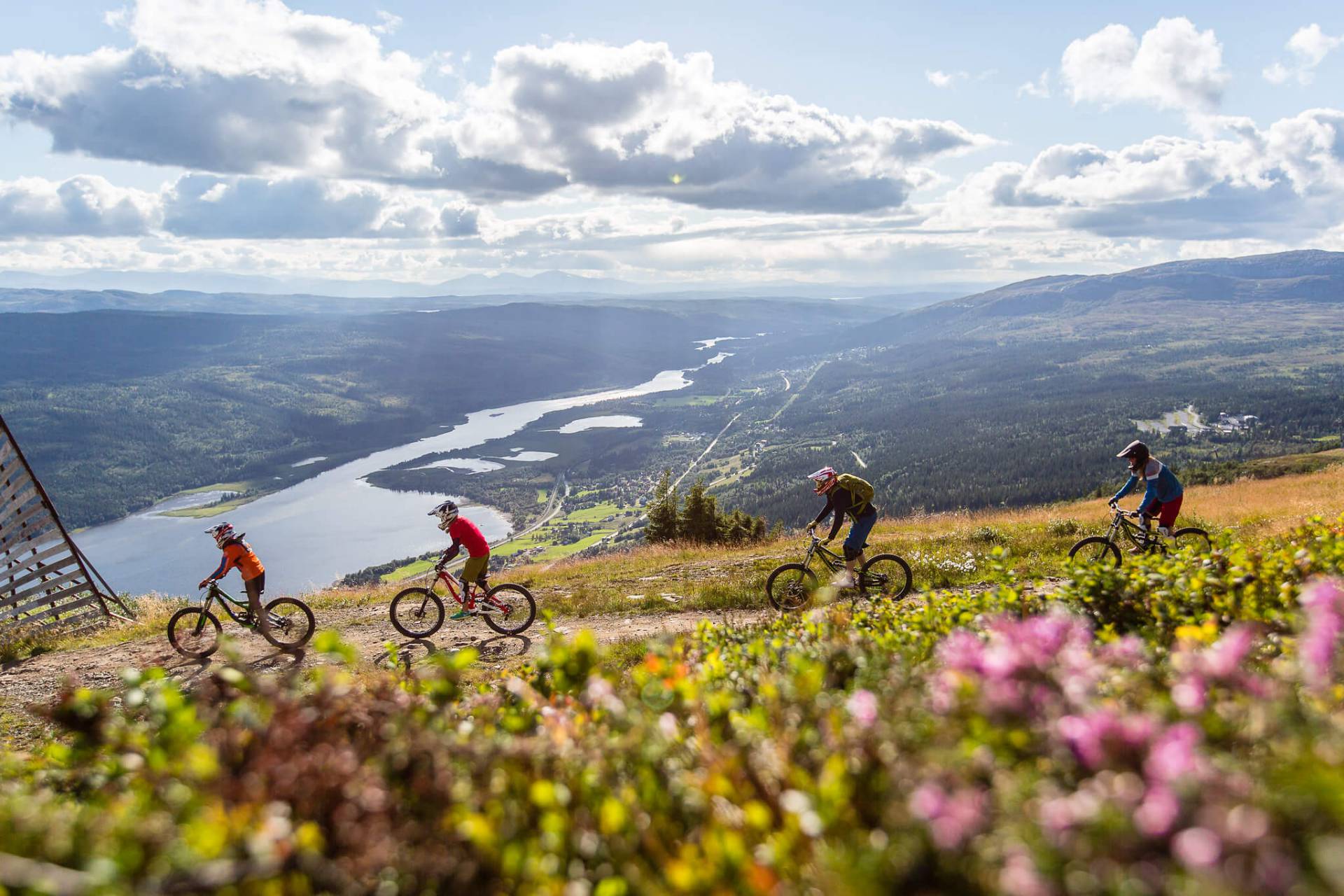 cyklister längs med fjället