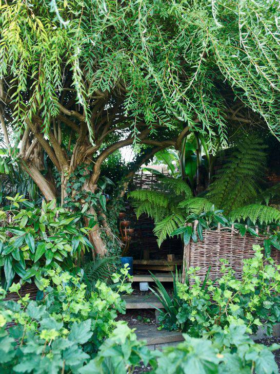 I en giardino segreto ska ingången vara svår att hitta och därinne får det gärna var skumt och väldigt undangömt. Bilden från Wickham Lodge i orten Aylesford, Kent, England